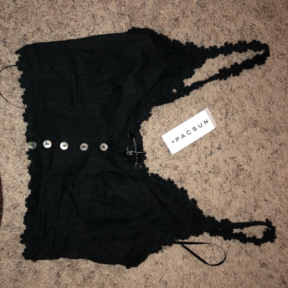cute Kendall & Kylie button up crop top